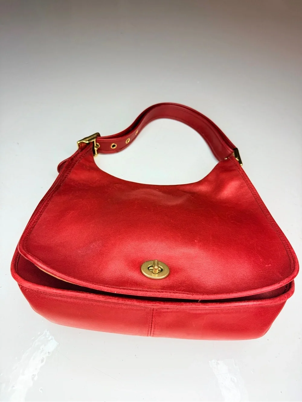 COACH VINTAGE  LEGACY CRESCENT RED LEATHER SADDLE BAG 9718 90s Purse - Picture 3 of 11